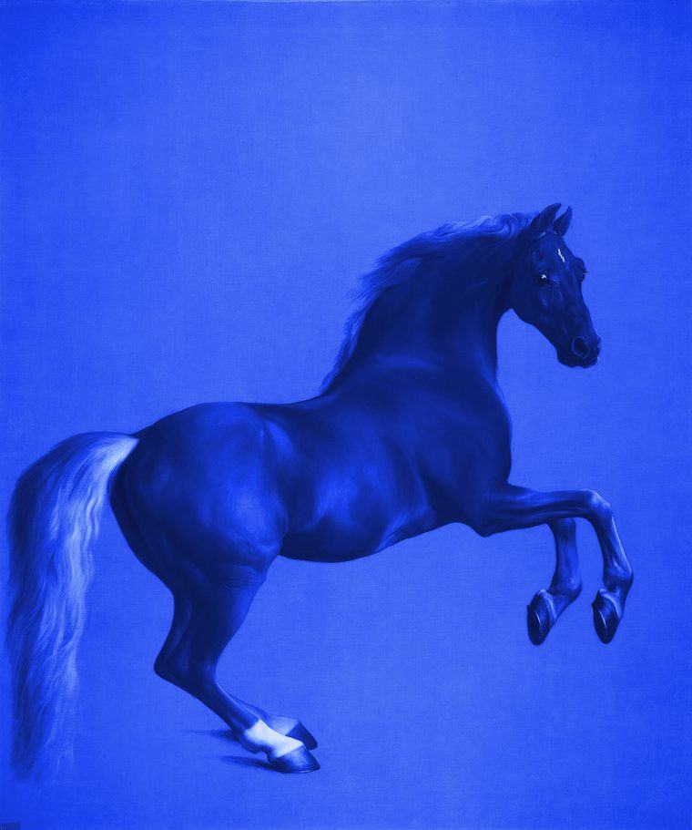 Whistlejacket, de George Stubbs, em duotone azul: um cavalo empinado sobre fundo liso
